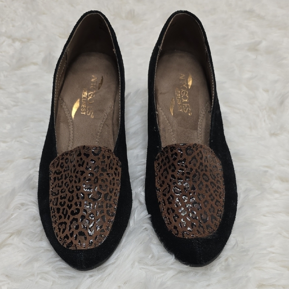 Aerosoles -Lovely- Suede Loafers. Size 5